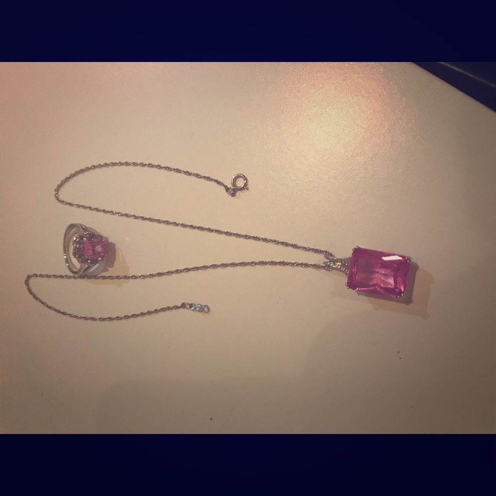 Necklace and ring. Pink Saphire/silver